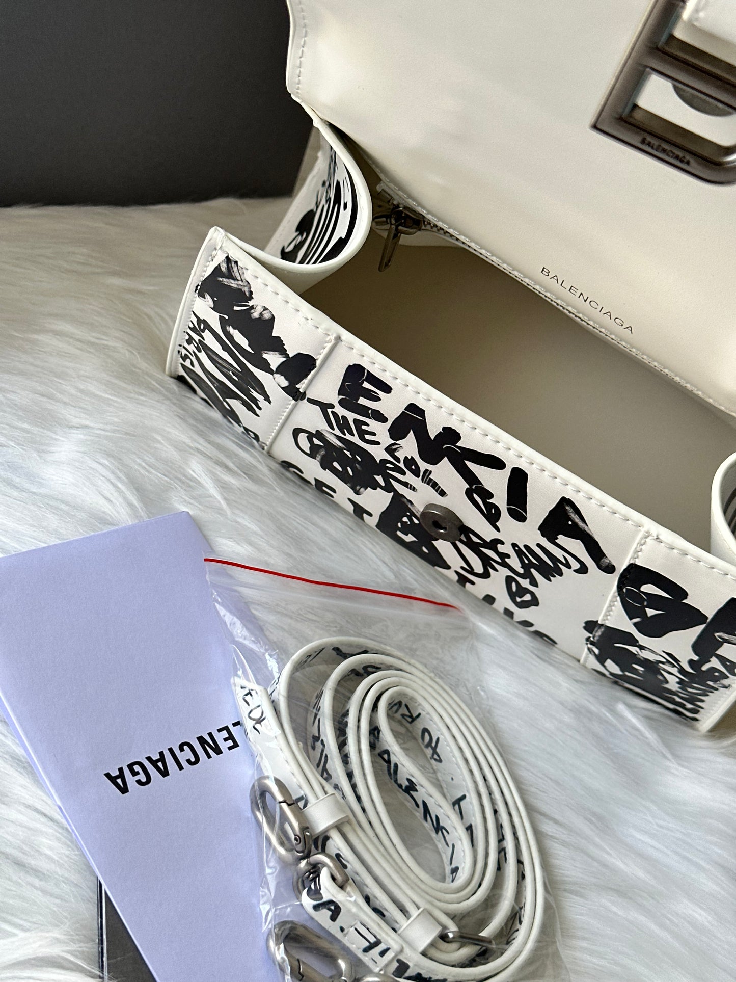 Arma Graffiti handbag